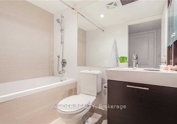 386-yonge-street-toronto-ontario-c12894022