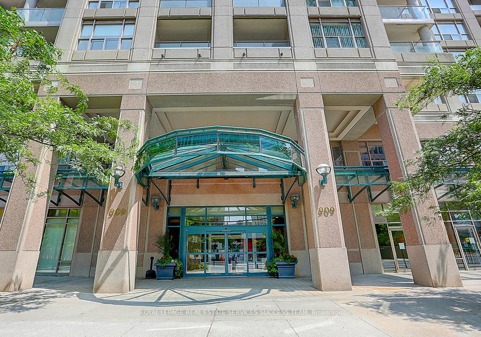 909-bay-street-toronto-ontario-c12894200