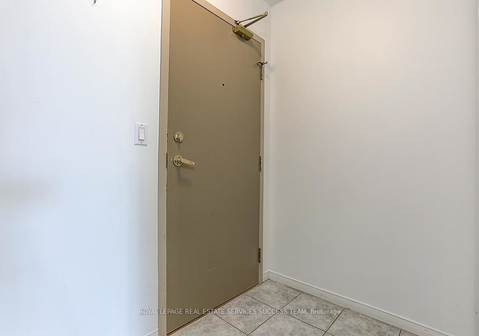 909-bay-street-toronto-ontario-c12894200