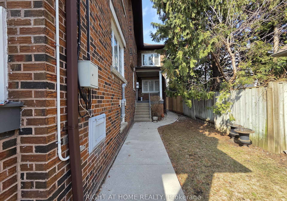 20-teddington-park-avenue-toronto-ontario-c12895094