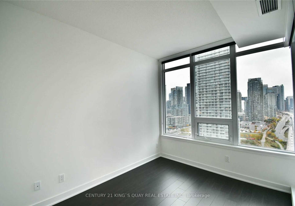19-bathurst-street-toronto-ontario-c12895222