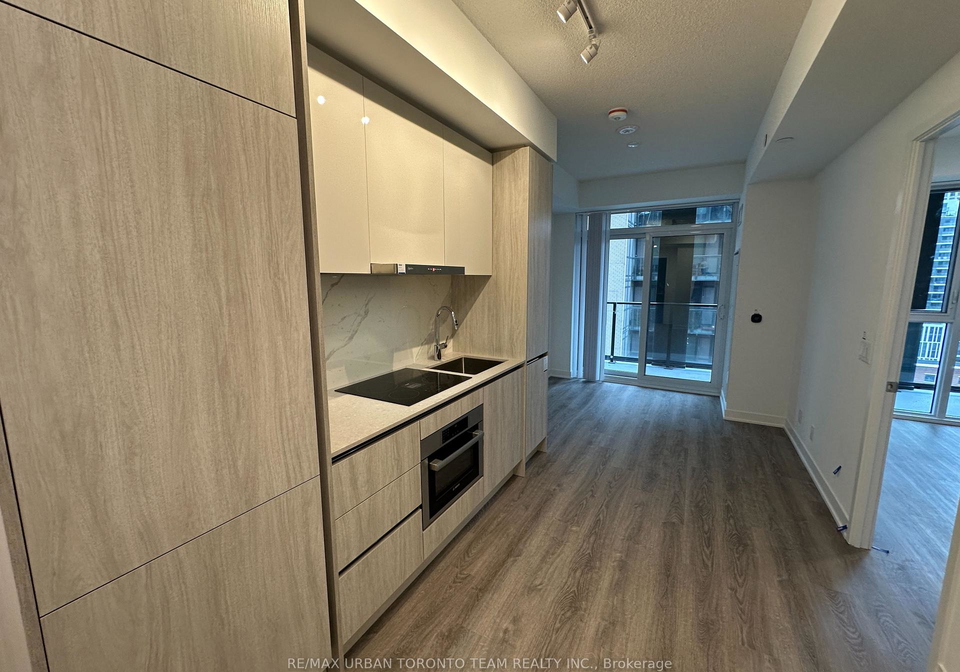 180-front-street-e-toronto-ontario-c12895716