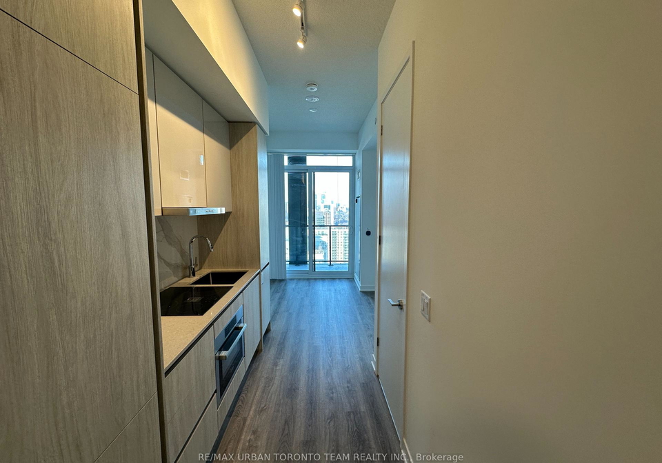 180-front-street-e-toronto-ontario-c12896318