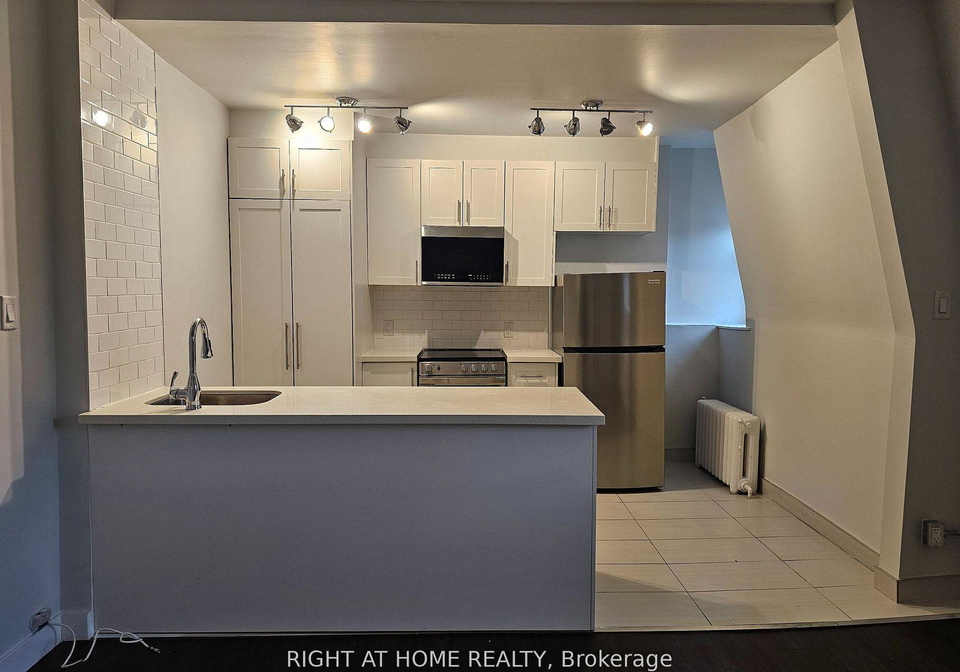 72-wellesley-street-e-toronto-ontario-c12896434