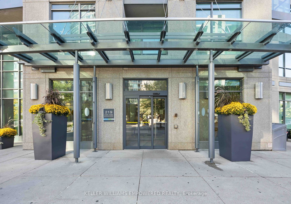 219-fort-york-boulevard-toronto-ontario-c12897152