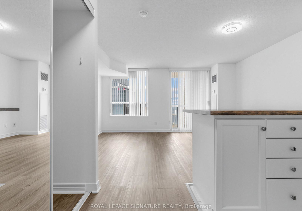 43-eglinton-avenue-e-toronto-ontario-c12897454