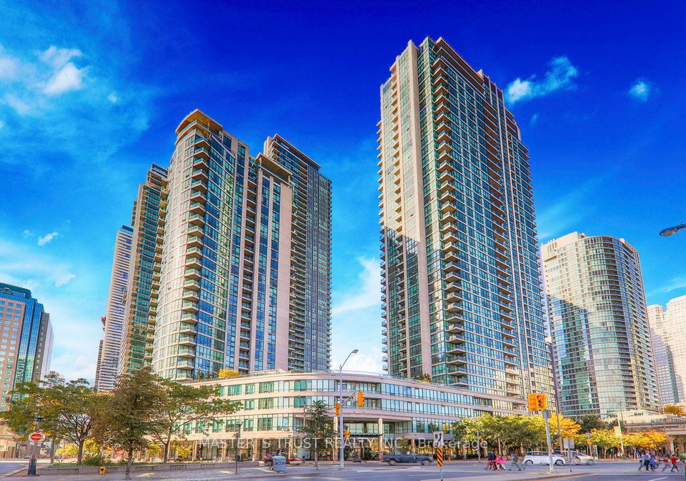 16-yonge-street-toronto-ontario-c12897584