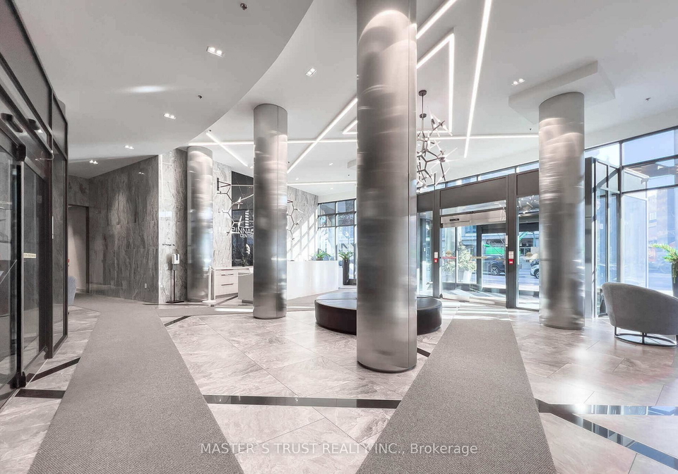 16-yonge-street-toronto-ontario-c12897584