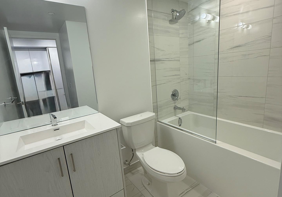 180-front-street-e-toronto-ontario-c12897660