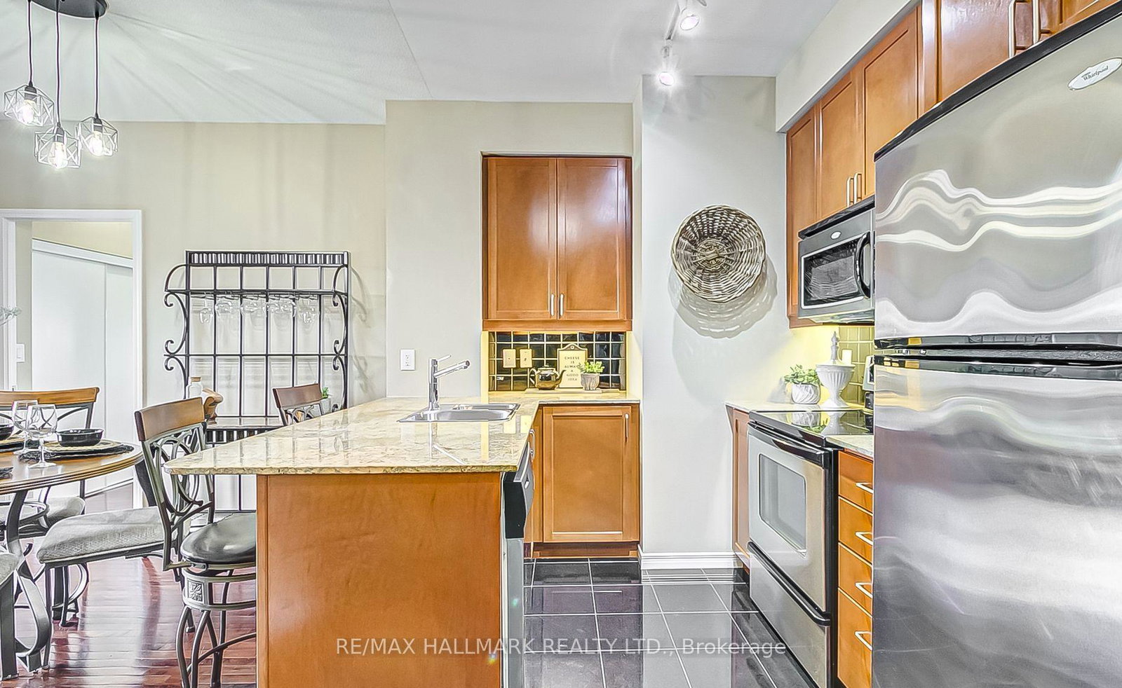 736-spadina-avenue-toronto-ontario-c12898072