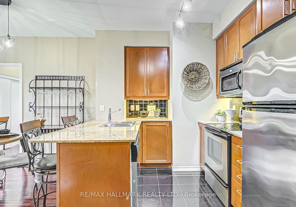 736-spadina-avenue-toronto-ontario-c12898072