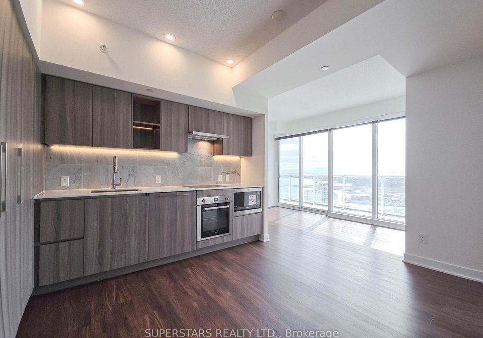 19-bathurst-street-toronto-ontario-c12898228