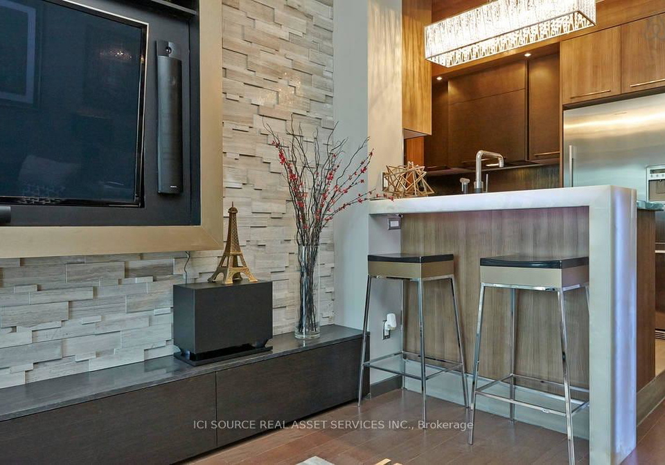 10-yonge-street-toronto-ontario-c12898306