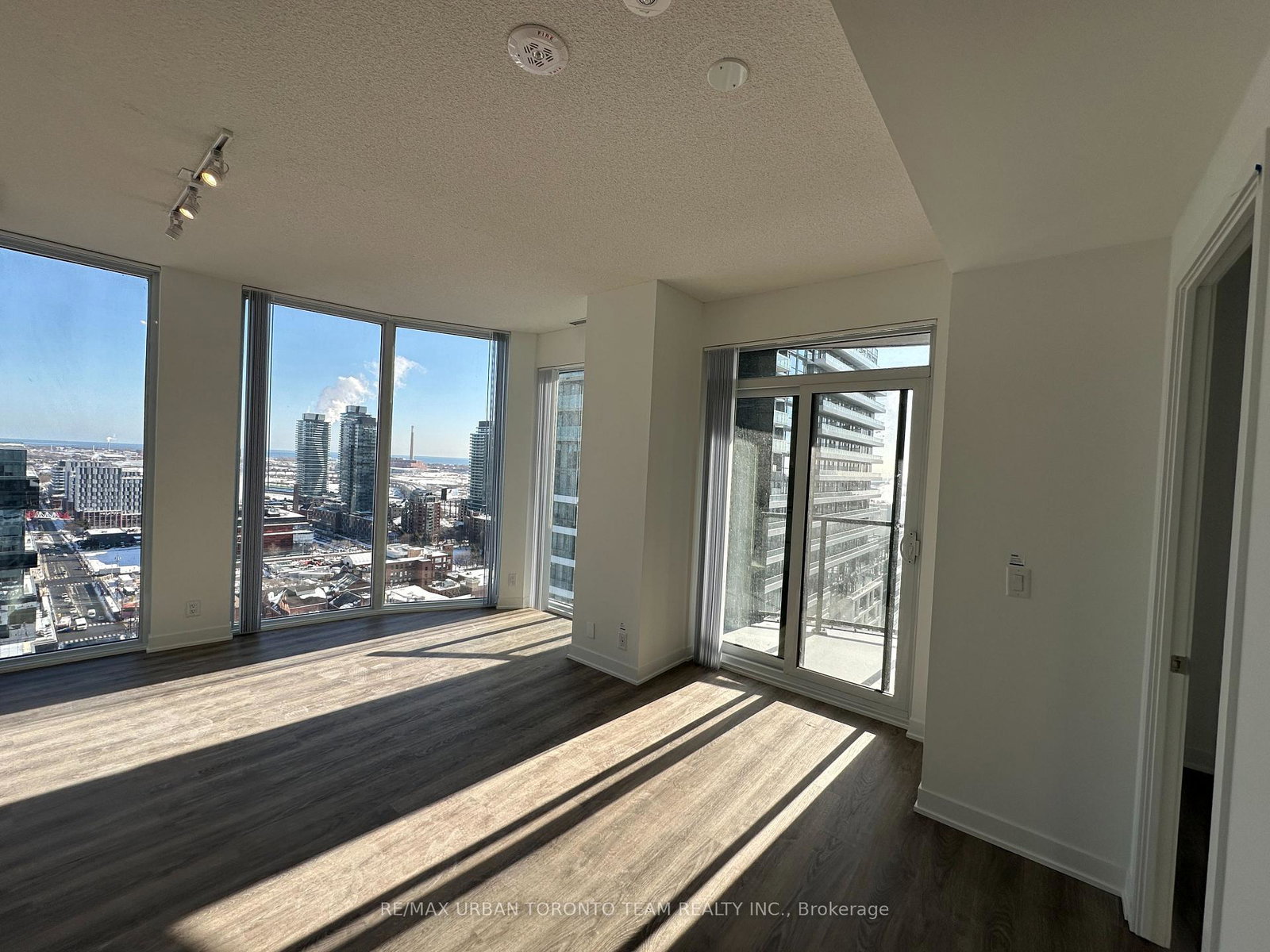 180-front-street-e-toronto-ontario-c12898744
