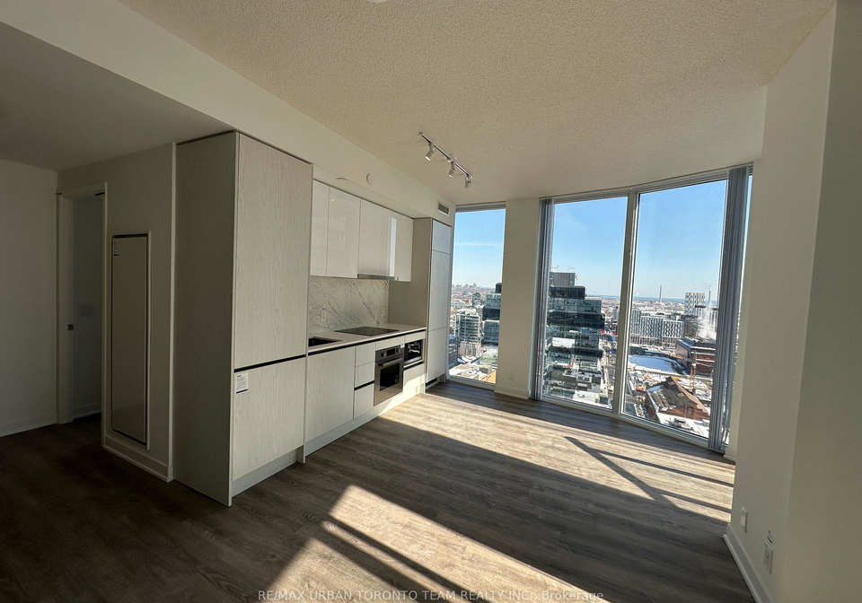 180-front-street-e-toronto-ontario-c12898744