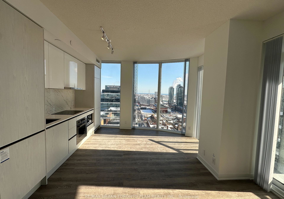 180-front-street-e-toronto-ontario-c12898744