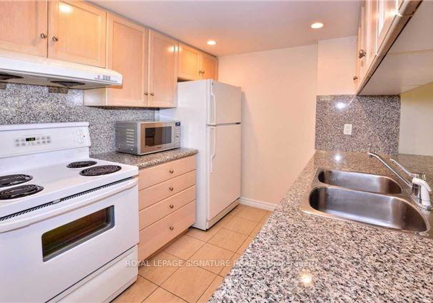 168-simcoe-street-toronto-ontario-c12898778