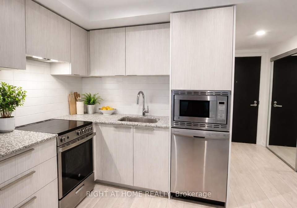 501-yonge-street-toronto-ontario-c12898844