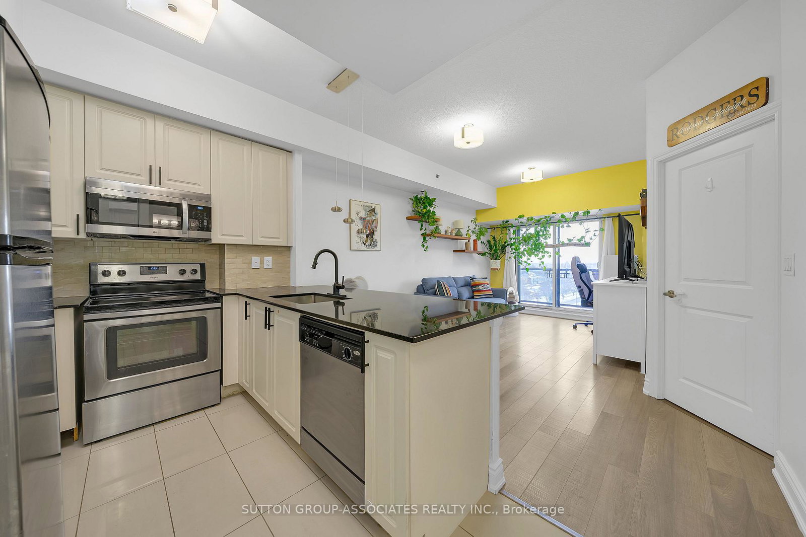 760-sheppard-avenue-w-toronto-ontario-c12899288