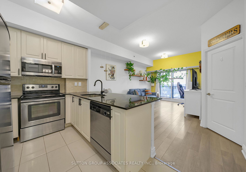 760-sheppard-avenue-w-toronto-ontario-c12899288