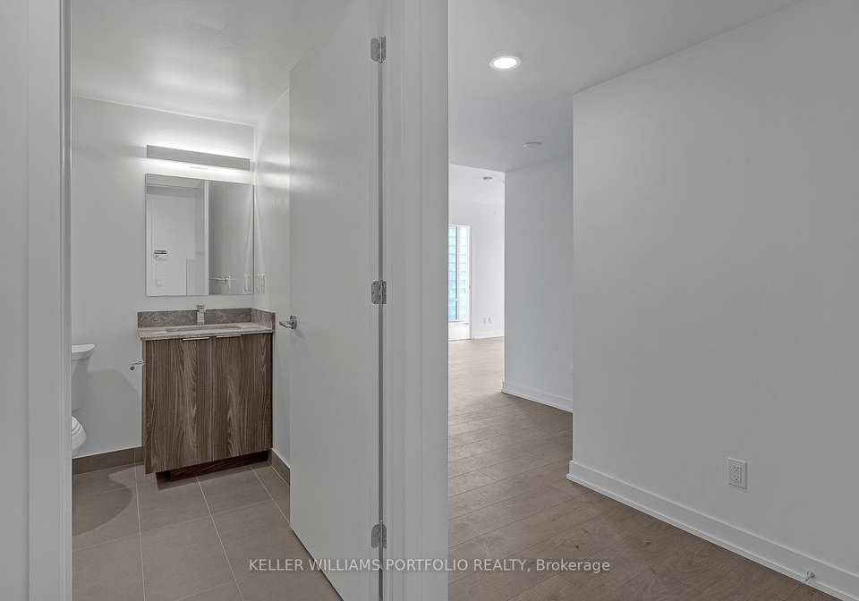 501-yonge-street-toronto-ontario-c12899344