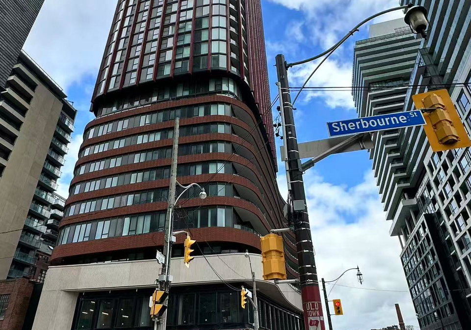 180-front-street-e-toronto-ontario-c12899700