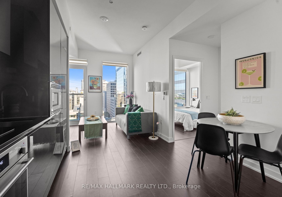 238-simcoe-street-toronto-ontario-c12899910