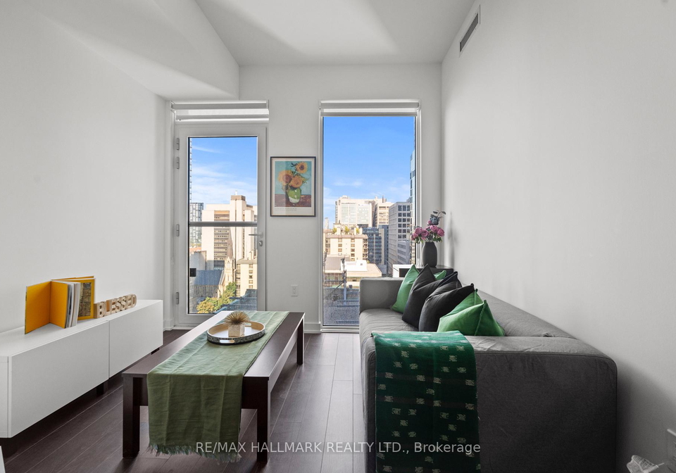 238-simcoe-street-toronto-ontario-c12899910