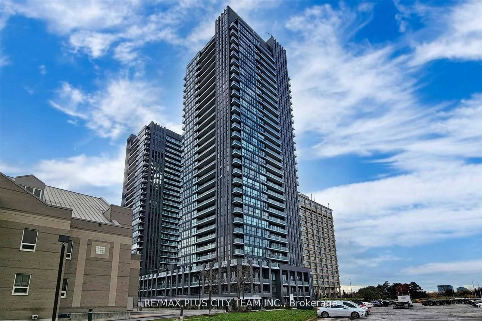 6-sonic-way-east-york-ontario-c12900332
