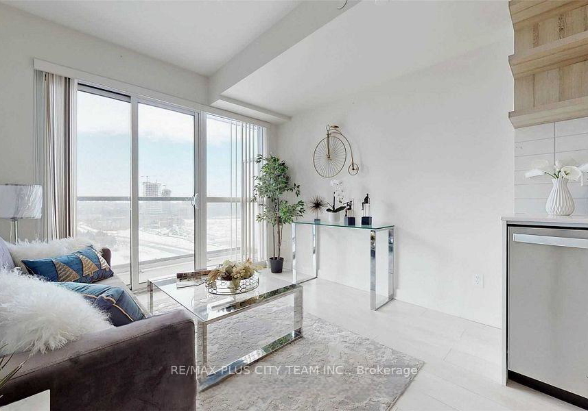 6-sonic-way-east-york-ontario-c12900332