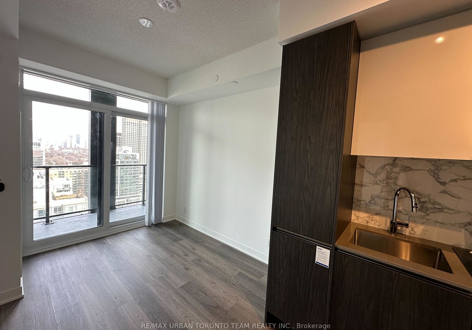 180-front-street-e-toronto-ontario-c12900406