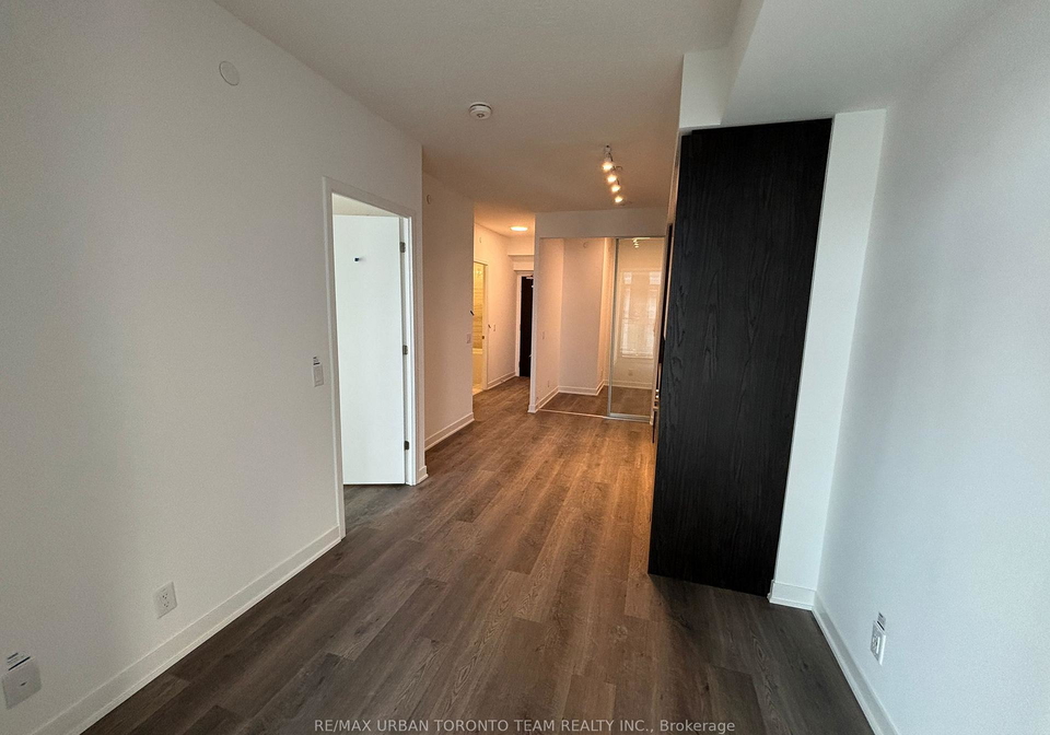 180-front-street-e-toronto-ontario-c12900536
