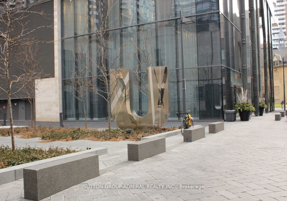 1080-bay-street-toronto-ontario-c12900728