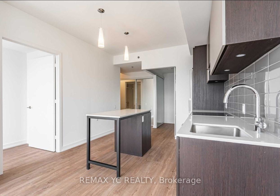 203-college-street-toronto-ontario-c12900732