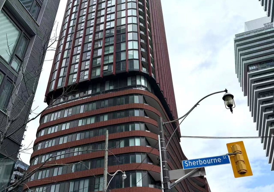 180-front-street-e-toronto-ontario-c12901812