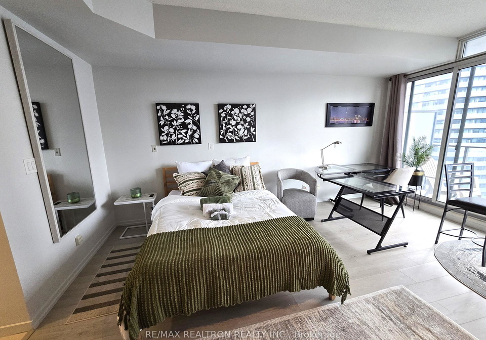 65-bremner-boulevard-toronto-ontario-c12902054