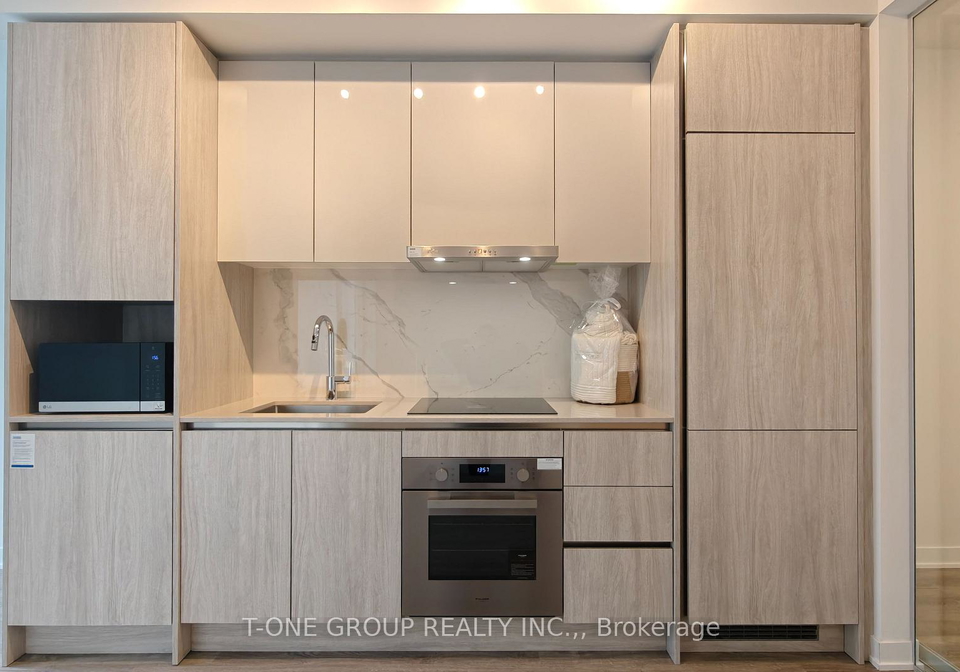 180-front-street-e-toronto-ontario-c12902138