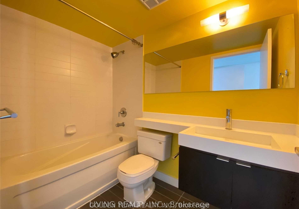 4k-spadina-avenue-toronto-ontario-c12902216