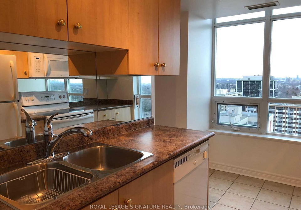 212-eglinton-avenue-e-toronto-ontario-c12902880
