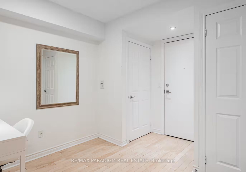 250-wellington-street-w-toronto-ontario-c12905380