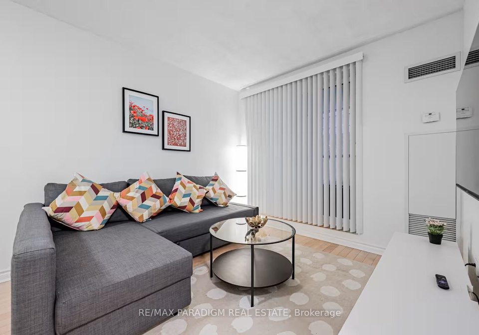250-wellington-street-w-toronto-ontario-c12905380