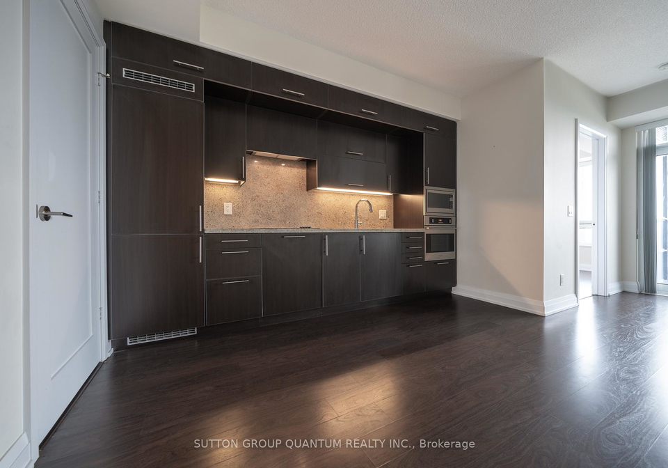 5-sheppard-avenue-e-north-york-ontario-c12906276