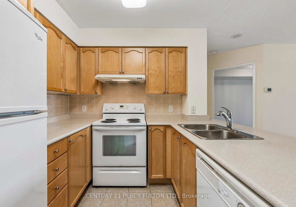 23-hollywood-avenue-north-york-ontario-c12906368