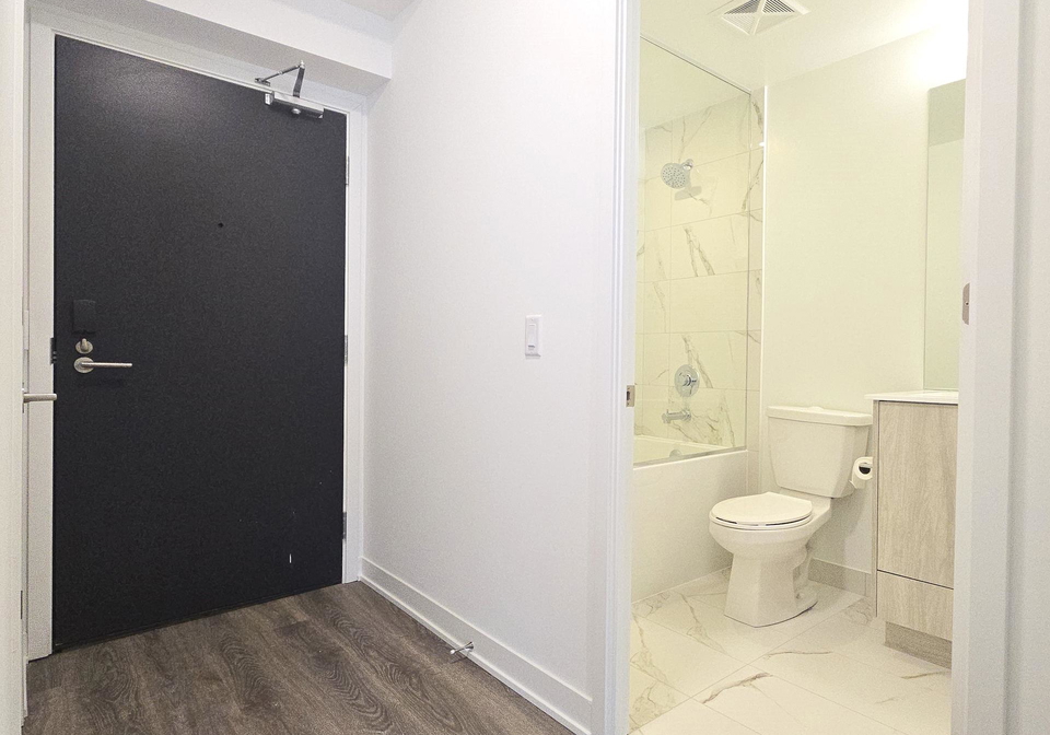 180-front-street-e-toronto-ontario-c12906386