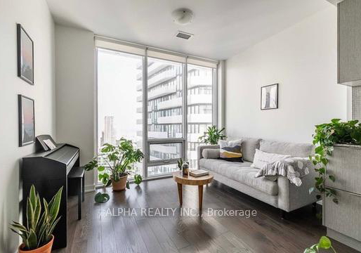 100-harbour-street-toronto-ontario-c12906582