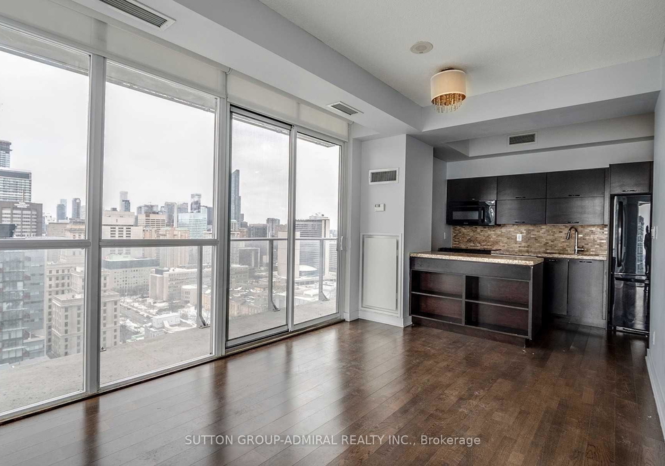 126-simcoe-street-w-toronto-ontario-c12907288