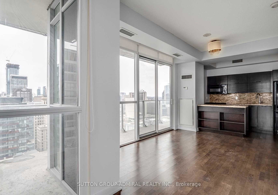 126-simcoe-street-w-toronto-ontario-c12907288