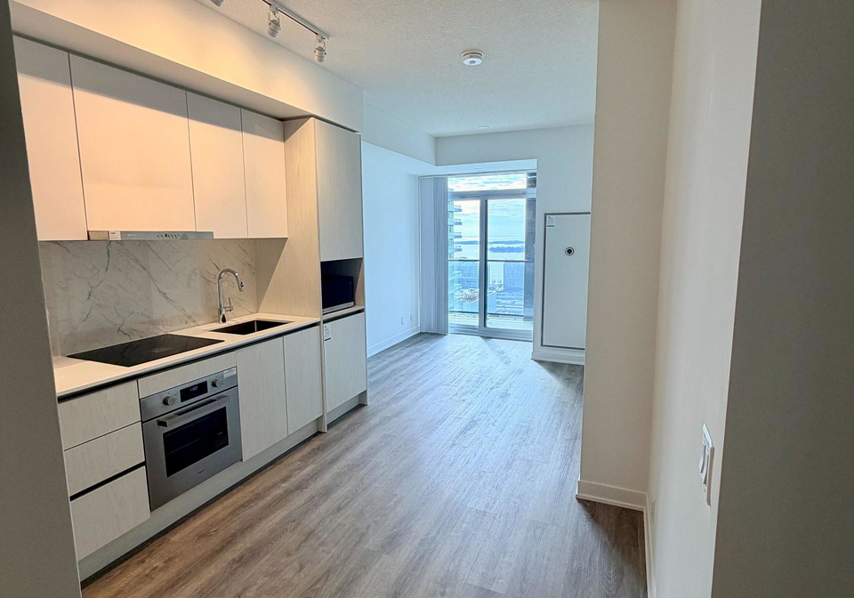 180-front-street-e-toronto-ontario-c12907776