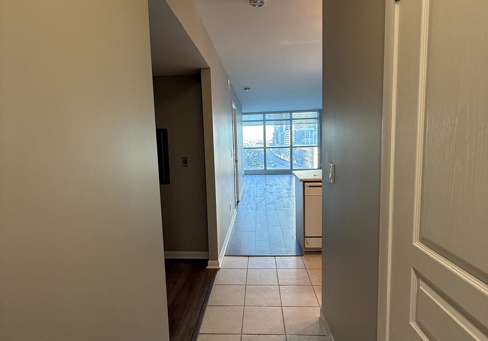 18-yonge-street-toronto-ontario-c12907900