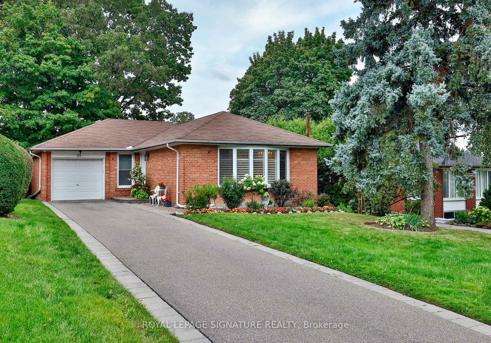 25-fenelon-drive-north-york-ontario-c12908022
